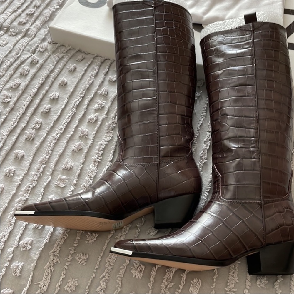 Schutz boots
